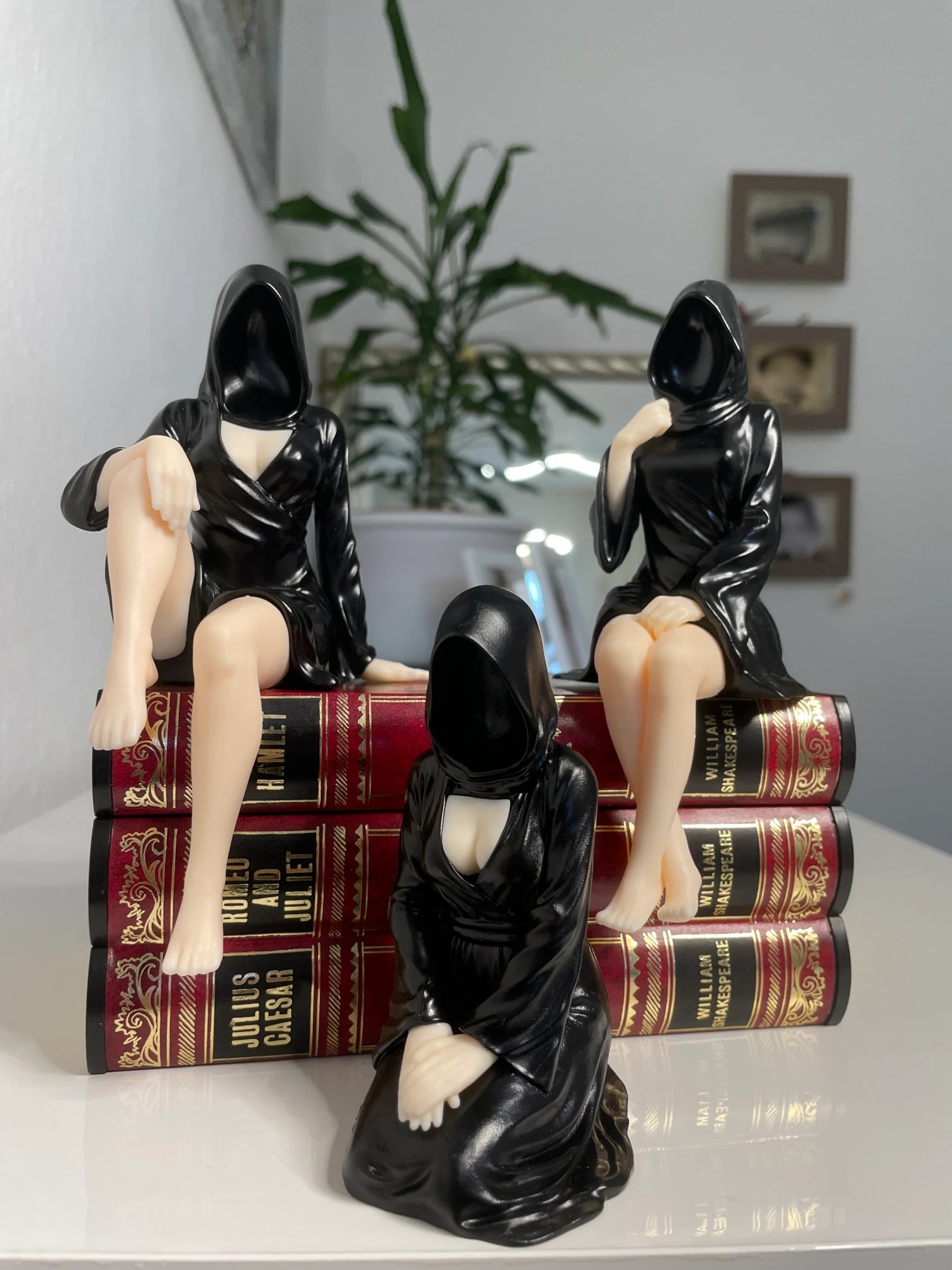 Die Hüterinnen der Stille - Exklusives Set aus 3 gesichtslosen Skulpturen, Gothic Dark Decor Statuen, Handveredeltes Sammlerstück, 15cm