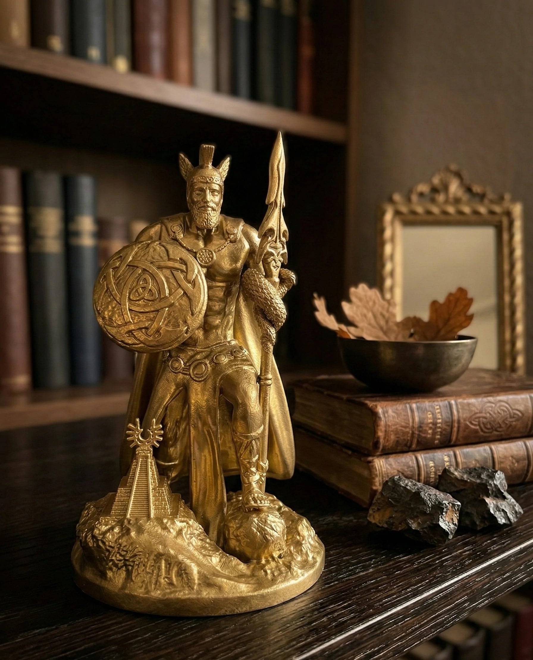 Lugh - Keltischer Gott - Handbemalte antike Goldstatue - Altardekoration