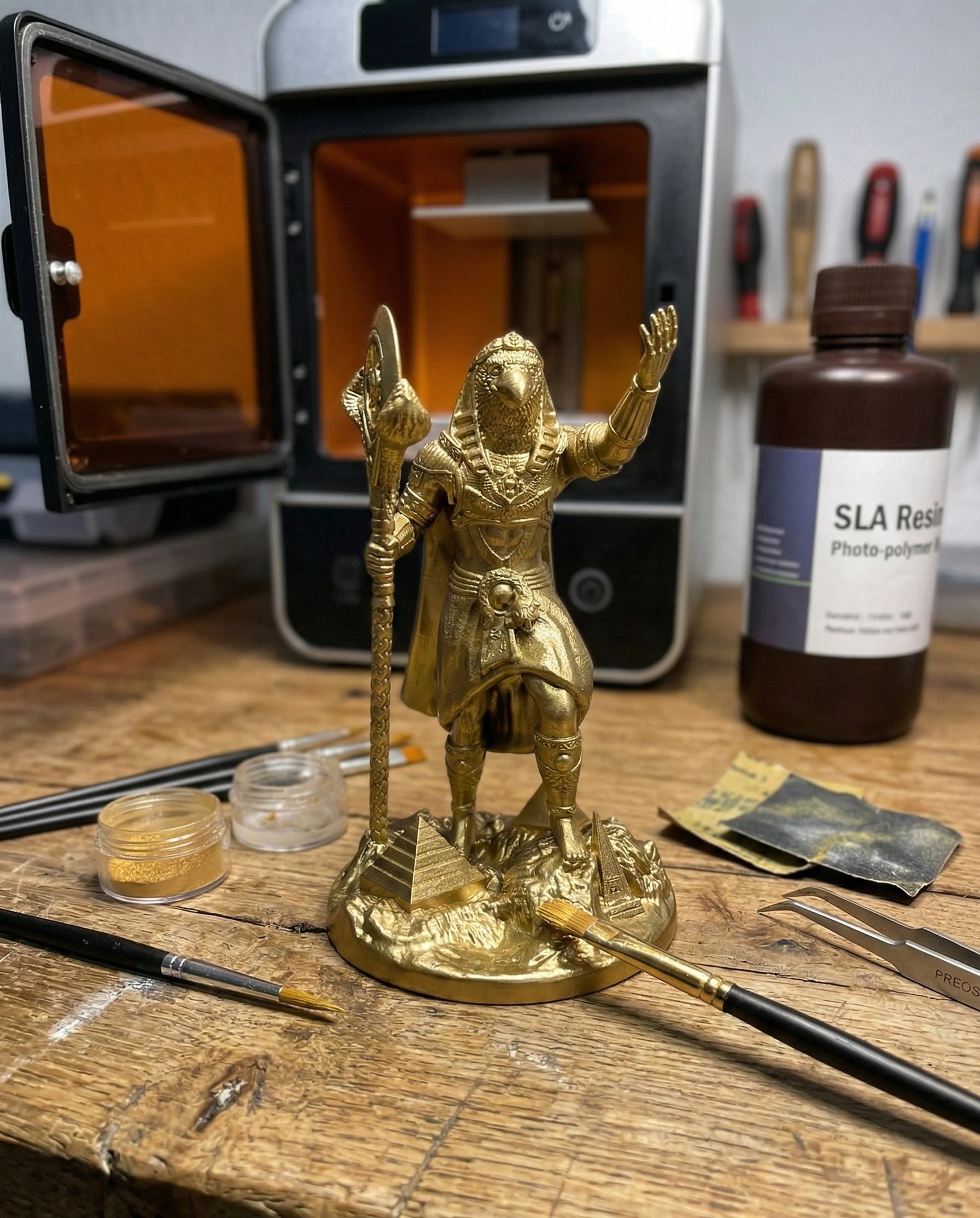 Ra - Ägyptischer Gott - Handbemalte antike Goldstatue - Altardekoration
